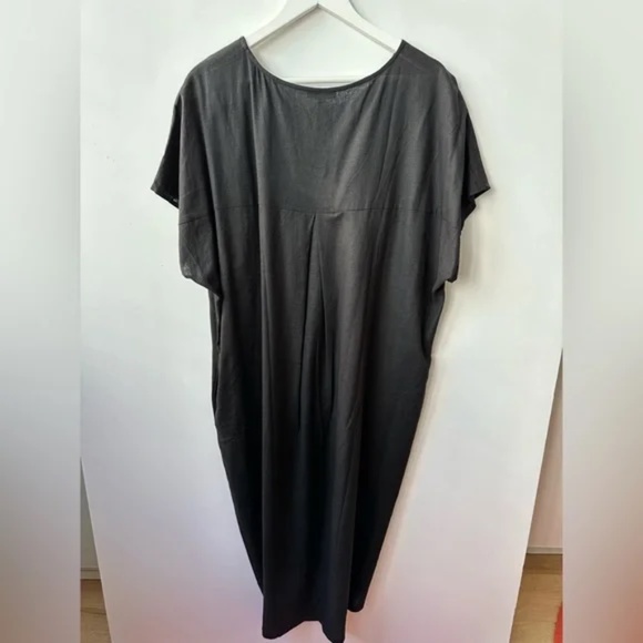 UNIVERSAL STANDARD - Sarah Linen Shift Dress - Black - X-Large (Plus Size 26-28) - Picture 6 of 16